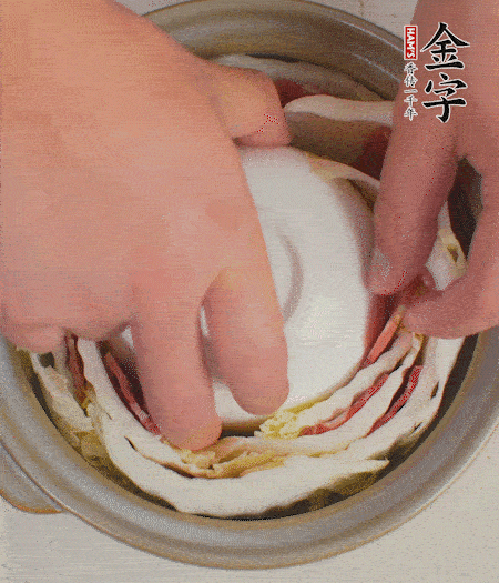 寬度剛好是鍋的高度?？垡粋€小碗更有助于幫助造型。