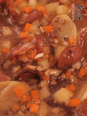加大半碗水，沒(méi)過(guò)大部分食材