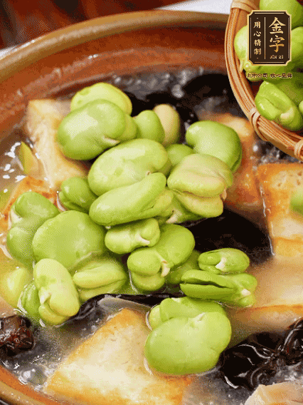 最后可以放豆瓣、木耳煮熟，依照個人口味加點鹽調(diào)味